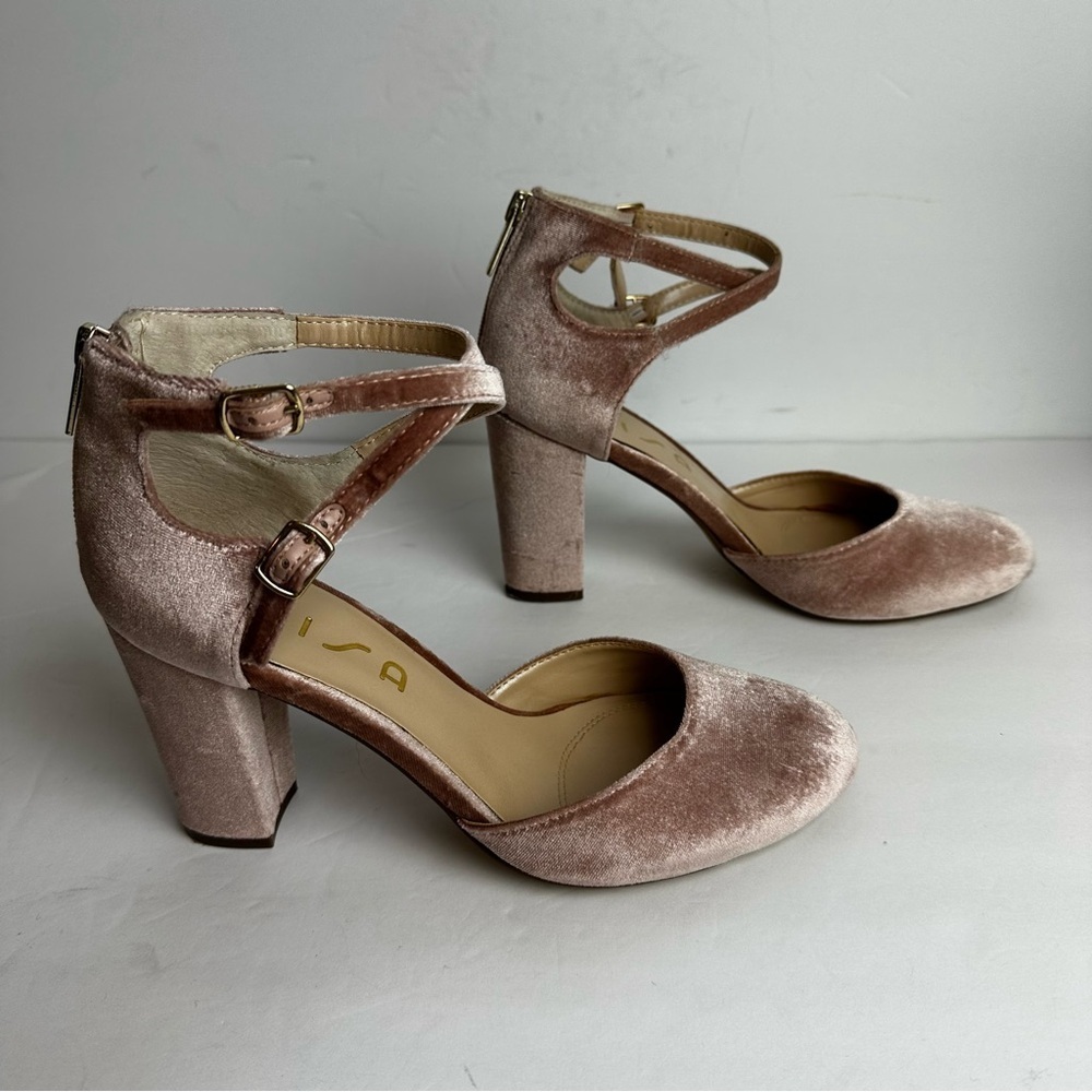 Unisa Velvet Heels Women's Size 8 M Shoes Pink Buckle - Picture 2 of 8